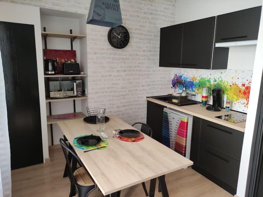 L'Atelier De L'Artiste - Moulins Coeur De Ville Eksteriør billede